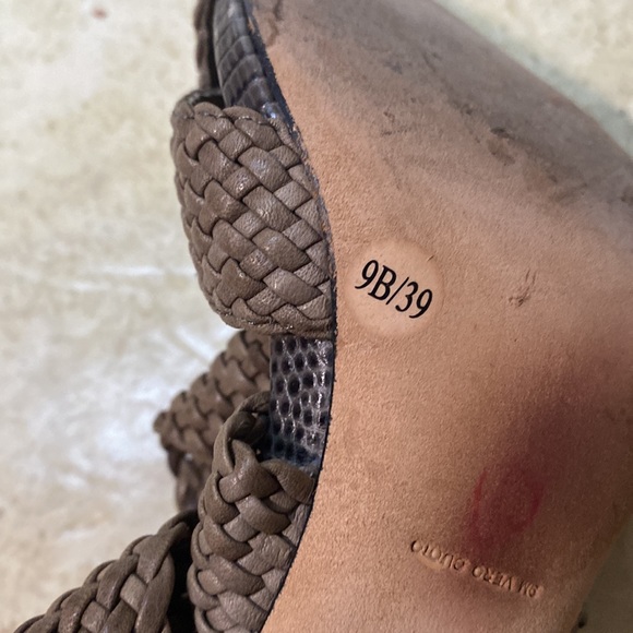 Vince Camuto signature sandals size 9 - Picture 4 of 7